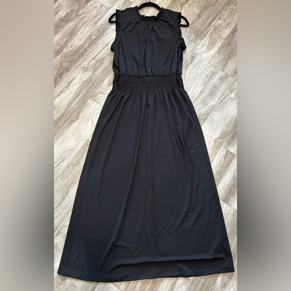 NWT very stylish Black Halston Smocked Waist, Sleeveless Midi Dress.  Size L - Picture 2 of 3